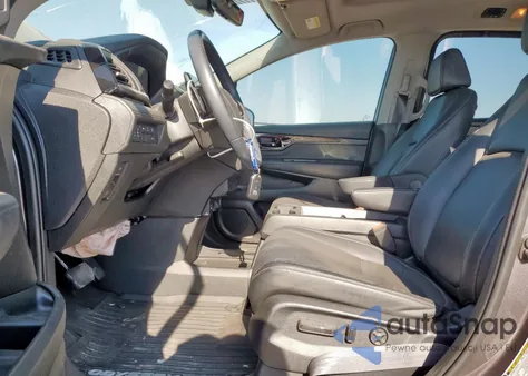 2022 Honda Odyssey Touring z USA, uszkodzony, nr VIN 5FNRL6H83NB063744